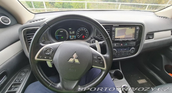 Mitsubishi Ostatní modely Outlander 2,0 PHEV L EL&quo 1800