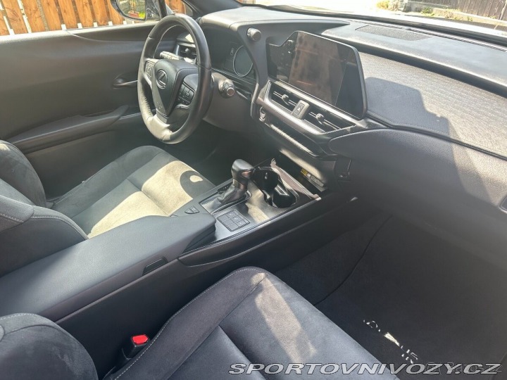 Lexus Ostatní modely UX 250h 2,0   hybrid .E-CVT 2024