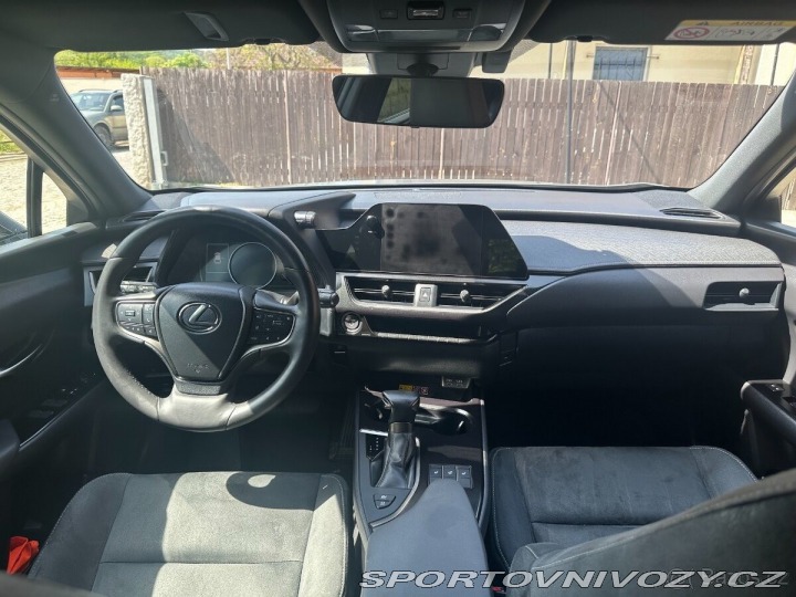 Lexus Ostatní modely UX 250h 2,0   hybrid .E-CVT 2024