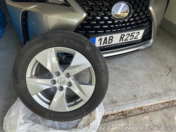 Lexus Ostatní modely UX 250h 2,0   hybrid .E-CVT 2024