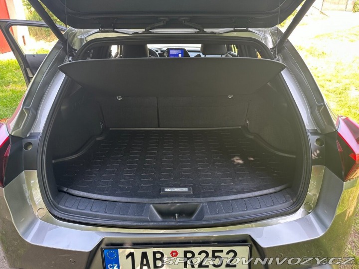 Lexus Ostatní modely UX 250h 2,0   hybrid .E-CVT 2024