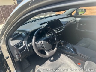 Lexus Ostatní modely UX 250h 2,0   hybrid .E-CVT 2024