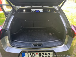 Lexus Ostatní modely UX 250h 2,0   hybrid .E-CVT 2024