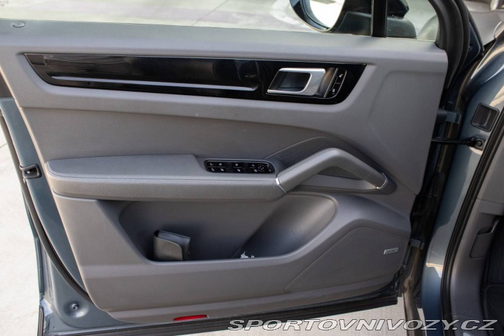 Porsche Cayenne 4x4 / 250kW / A8 / ZÁRUK 2018