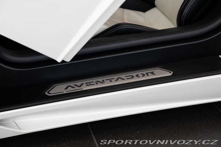 Lamborghini Aventador 2014