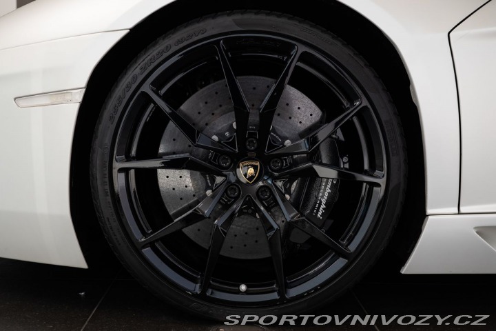 Lamborghini Aventador  2014