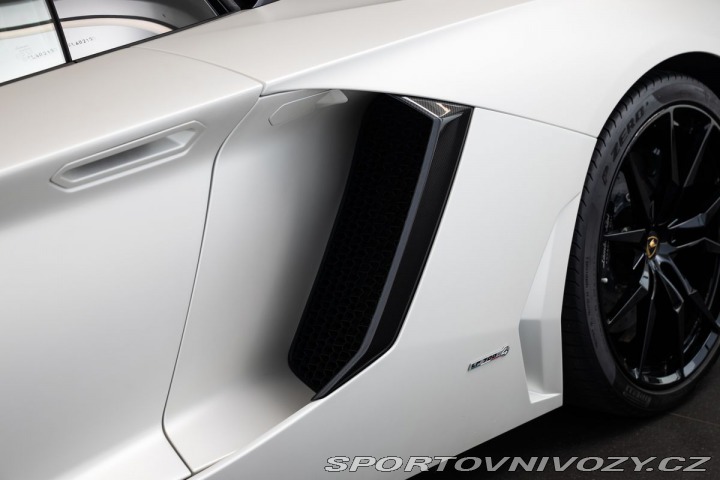 Lamborghini Aventador  2014