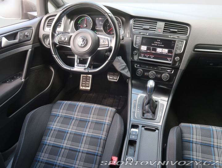 Volkswagen Golf GTE 2015