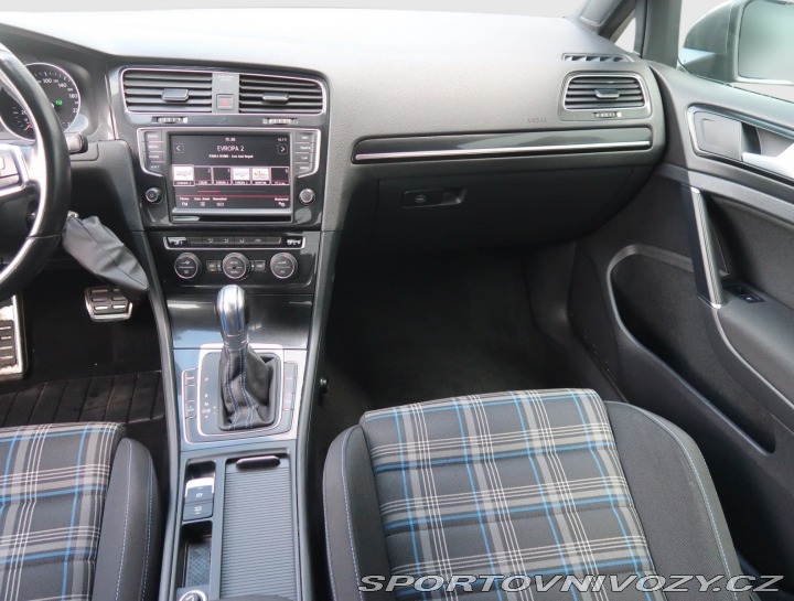 Volkswagen Golf GTE 2015