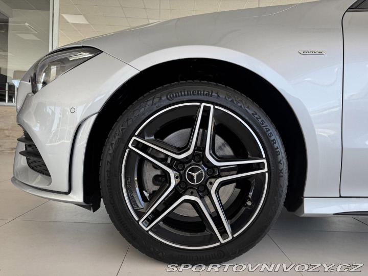 Mercedes-Benz CLA 250e AMG*160kW*REZERVACE! 2022