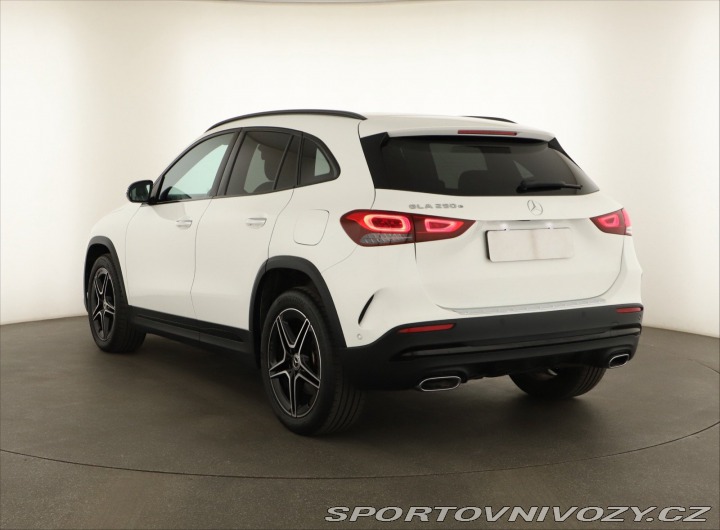 Mercedes-Benz Ostatní modely GLA AMG line GLA 250 e 2022