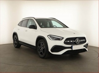 Mercedes-Benz  GLA AMG line 250 e
