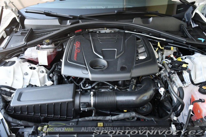 Alfa Romeo Giulia 2.0 TURBO 16V 206kW Q4 VE 2025