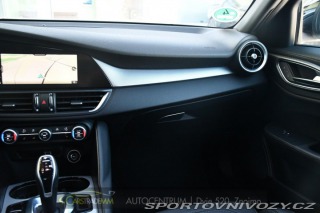 Alfa Romeo Giulia 2.0 TURBO 16V 206kW Q4 VE 2025