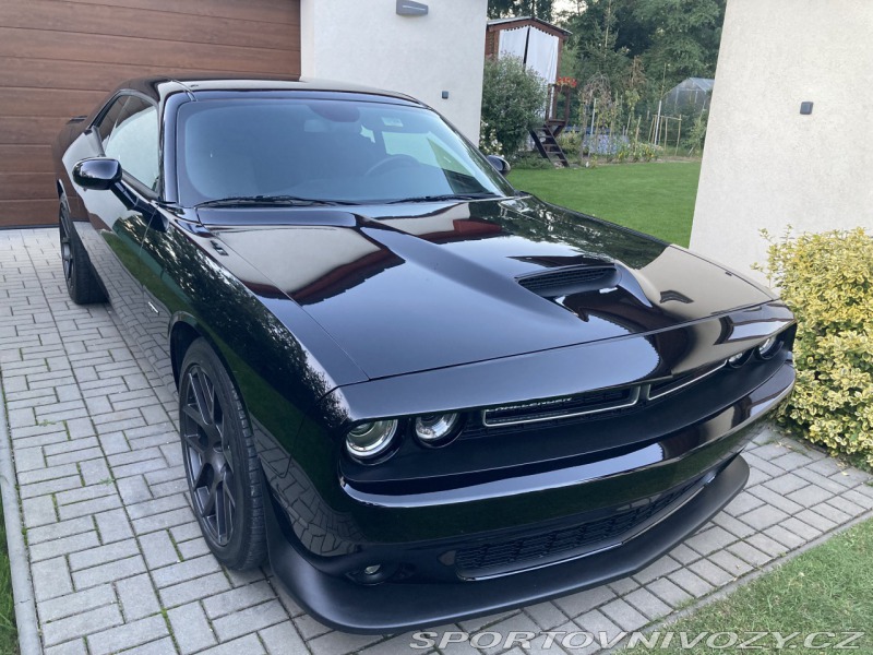Dodge Challenger osobní