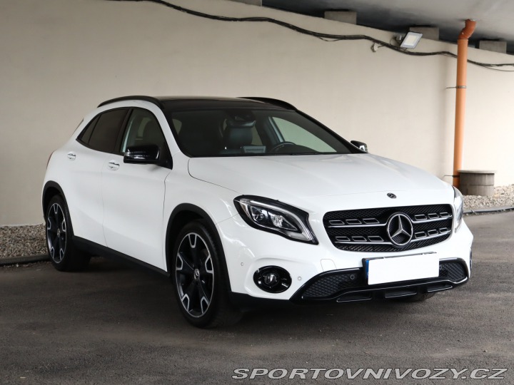 Mercedes-Benz Ostatní modely GLA AMG line GLA 220 4MATIC 2018