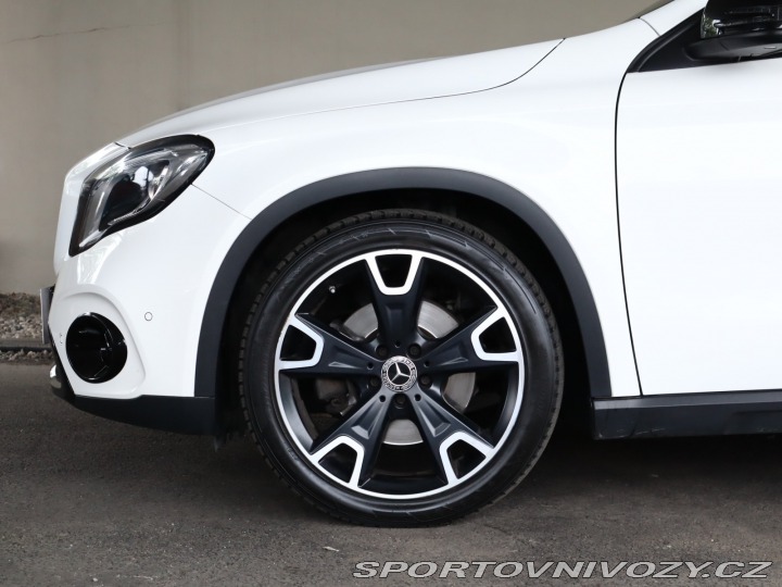 Mercedes-Benz Ostatní modely GLA AMG line GLA 220 4MATIC 2018