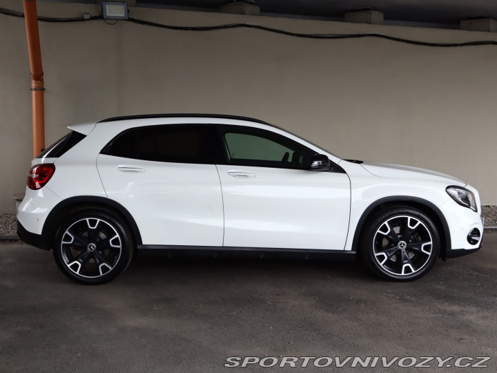 Mercedes-Benz Ostatní modely GLA AMG line GLA 220 4MATIC 2018