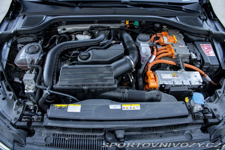 Volkswagen Golf 1.5 eTSI eHybrid Limited 2025