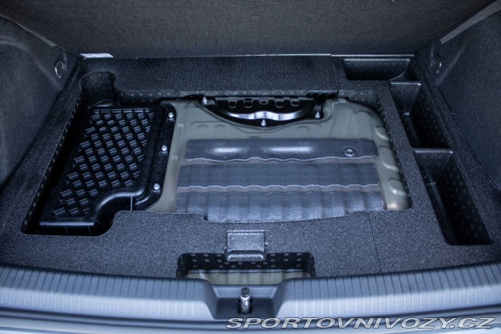 Volkswagen Golf 1.5 eTSI eHybrid Limited 2025