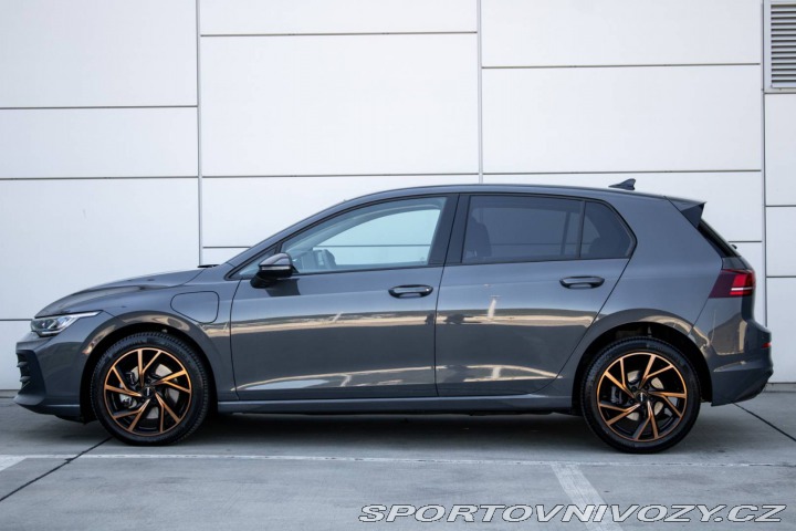 Volkswagen Golf 1.5 eTSI eHybrid Limited 2025