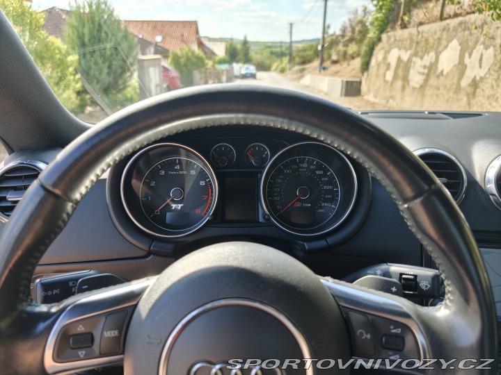 Audi TT 8j 2.0tfsi + zimní pneu 2011