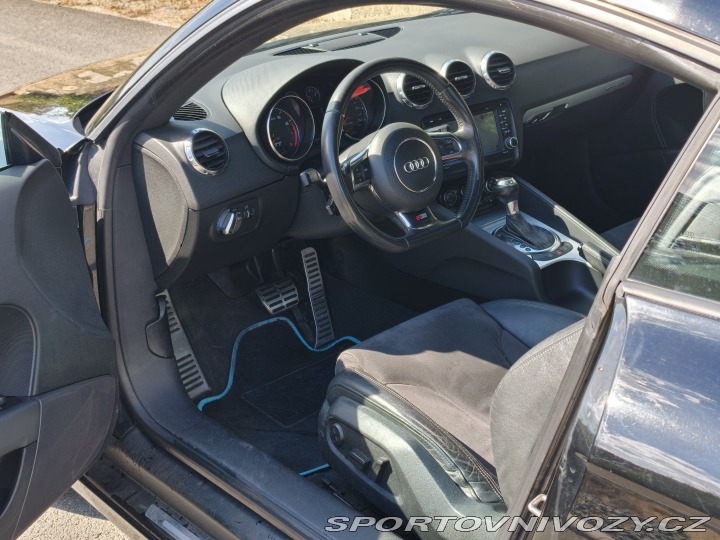 Audi TT 8j 2.0tfsi + zimní pneu 2011