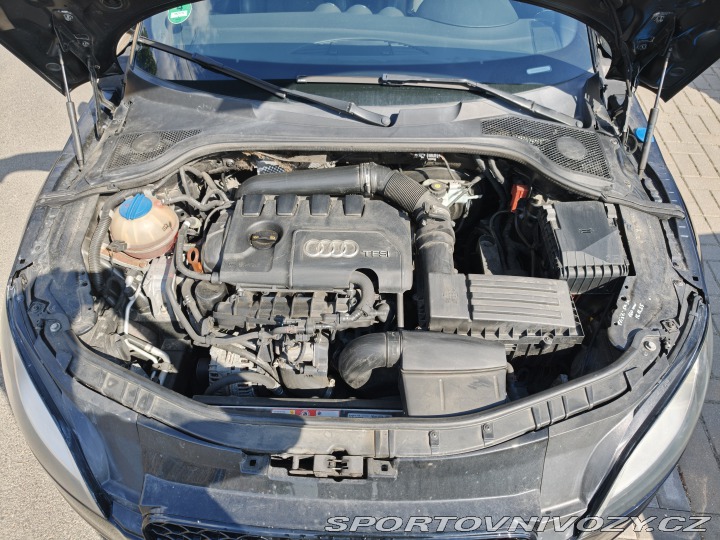 Audi TT 8j 2.0tfsi + zimní pneu 2010