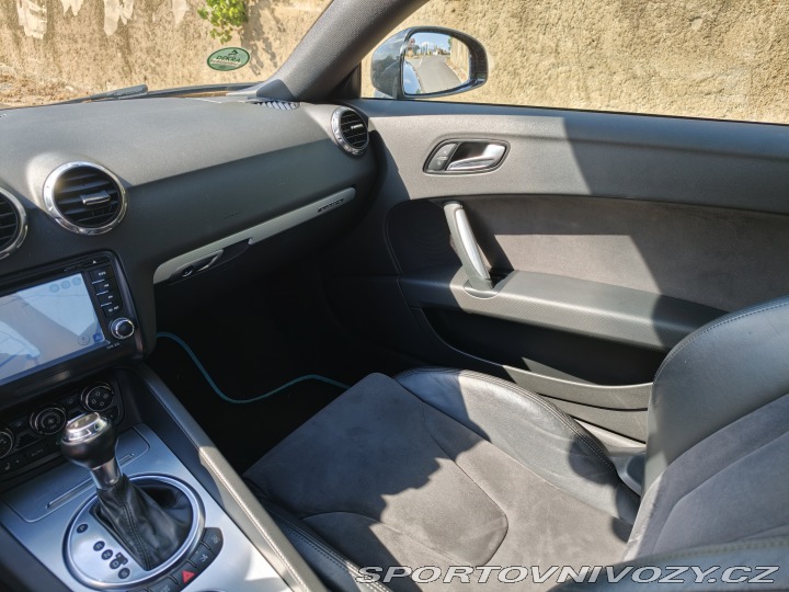Audi TT 8j 2.0tfsi + zimní pneu 2010