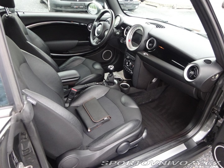Mini Cooper S 1.6 135kW KABRIO KŮŽE 2012