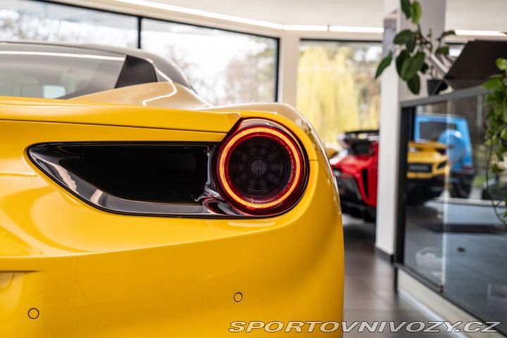 Ferrari 488 LIFT/Carbon/GialloModena 2016