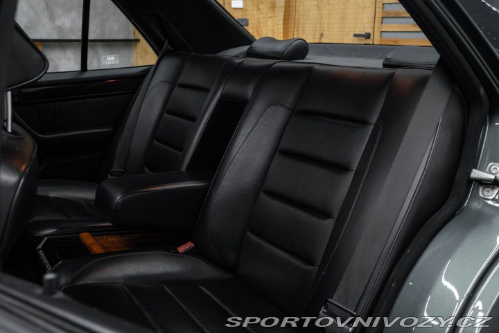 Mercedes-Benz E  1800
