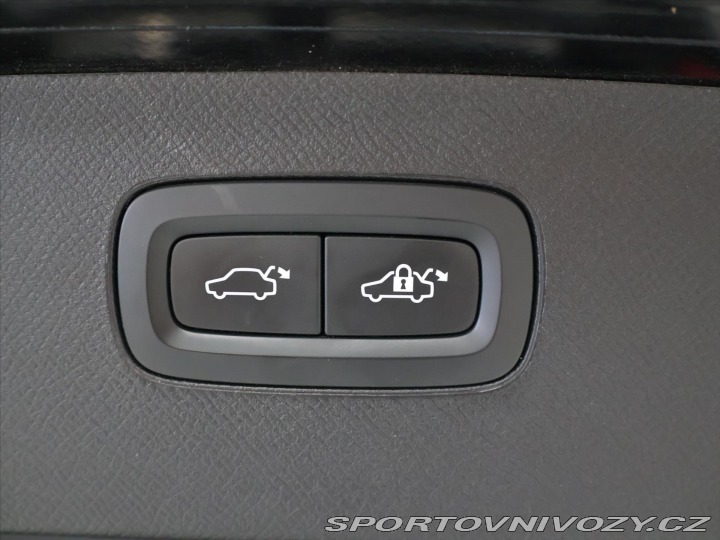 Volvo Ostatní modely XC90 2.0 B6 220kW R-Design CZ 2020