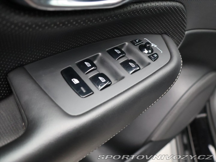 Volvo Ostatní modely XC90 2.0 B6 220kW R-Design CZ 2020