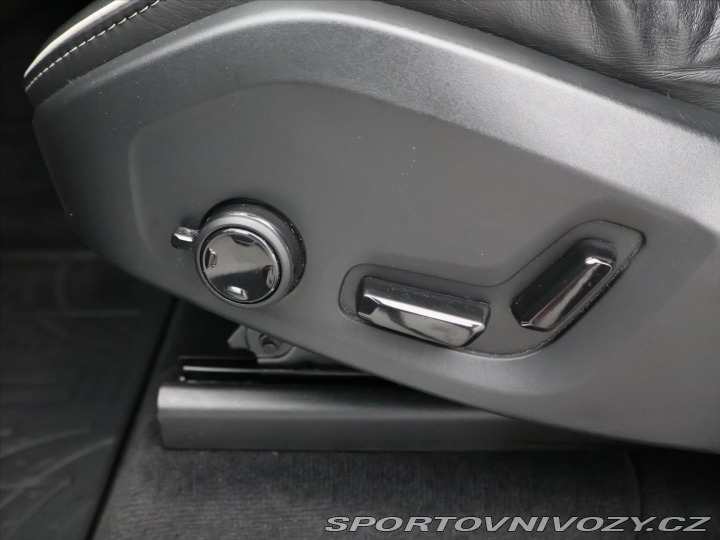 Volvo Ostatní modely XC90 2.0 B6 220kW R-Design CZ 2020