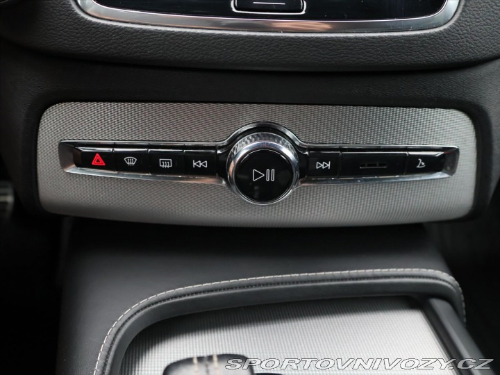Volvo Ostatní modely XC90 2.0 B6 220kW R-Design CZ 2020