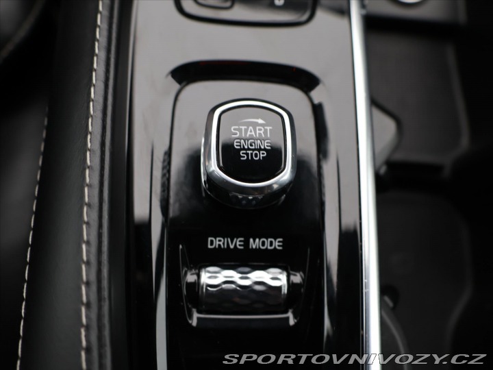 Volvo Ostatní modely XC90 2.0 B6 220kW R-Design CZ 2020