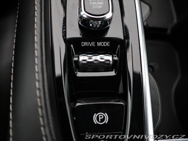 Volvo Ostatní modely XC90 2.0 B6 220kW R-Design CZ 2020
