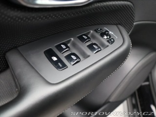 Volvo Ostatní modely XC90 2.0 B6 220kW R-Design CZ 2020