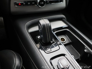 Volvo Ostatní modely XC90 2.0 B6 220kW R-Design CZ 2020