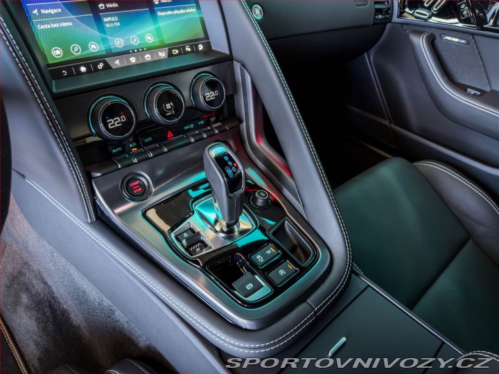 Jaguar F-Type R 2024