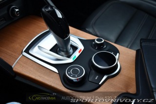 Alfa Romeo Stelvio 2.0 Q4 VELOCE 2017