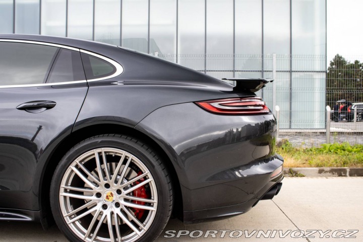 Porsche Panamera Turbo 4x4 / 404kW / A8 / 2017