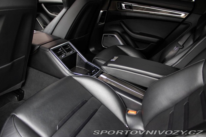 Porsche Panamera Turbo 4x4 / 404kW / A8 / 2017