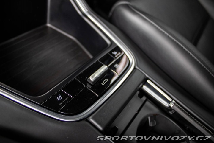 Porsche Panamera Turbo 4x4 / 404kW / A8 / 2017
