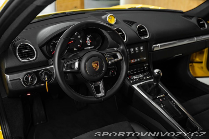 Porsche Cayman 2022
