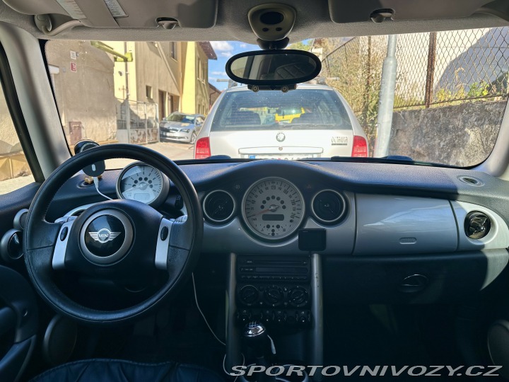 Mini Cooper R50 2003