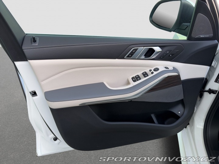 BMW X5 xDrive50e 2025