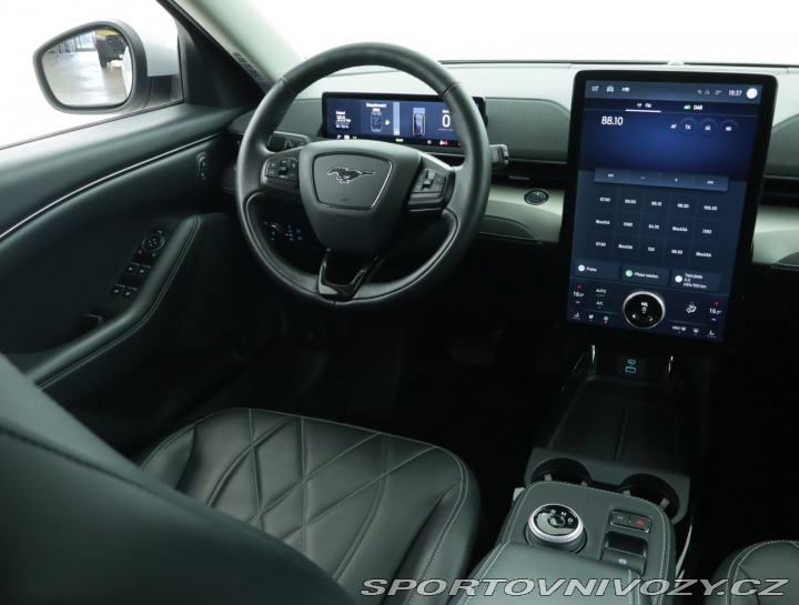 Ford Mustang Mach-E Standard Range RW 2021
