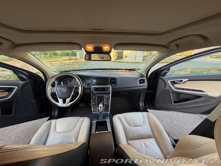Volvo V60 2,4 D5 AWD 158kw 2011